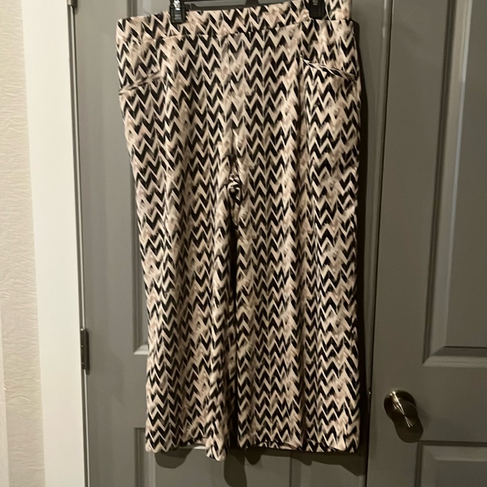 Chevron printed wide leg capri slacks XL